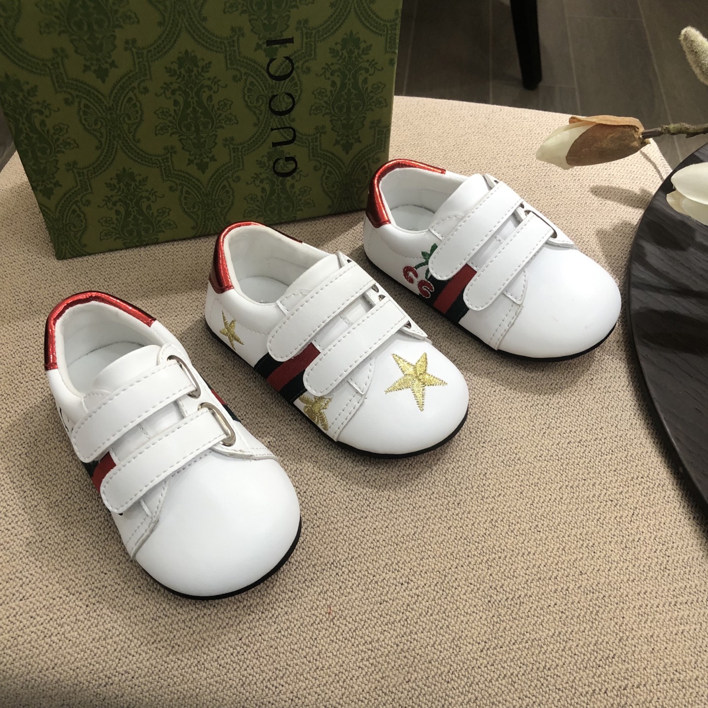 Children's shoes child